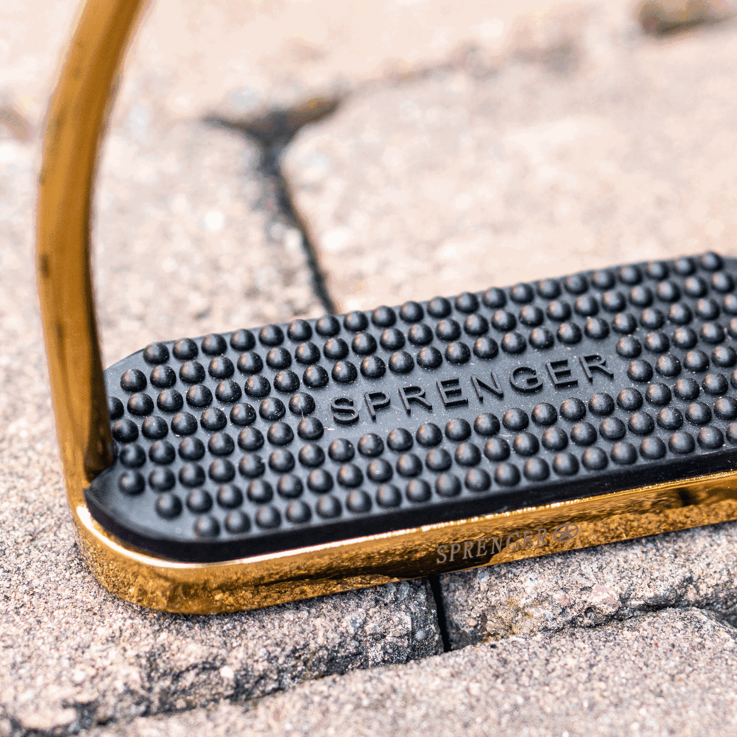 FILLIS-Steigbügel gold mit schwarzer Einlage - 120 mm Trittweite | 4424412208_2.png | 1744614627