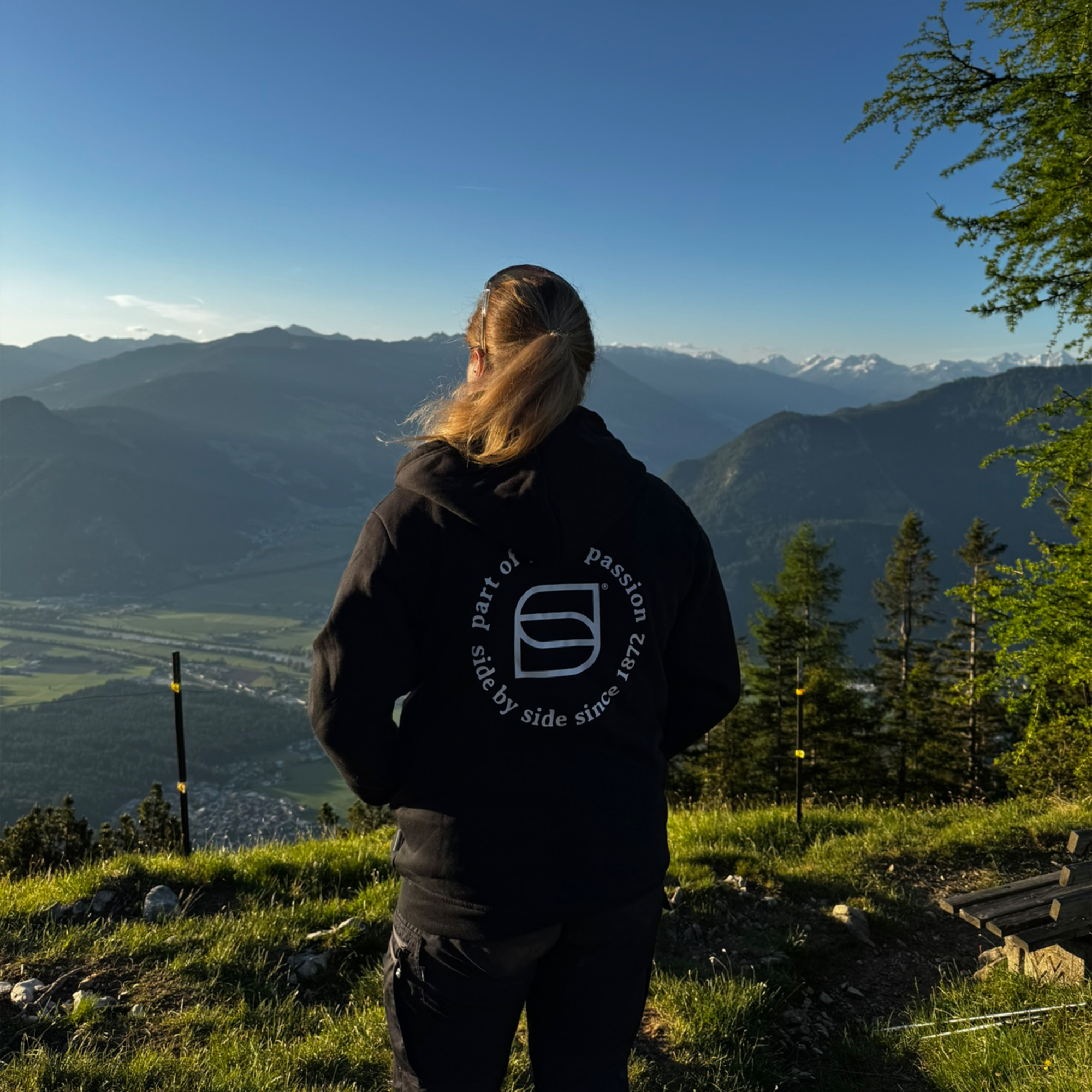 Signature Zipper Hoodie Unisex